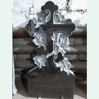 Памятник с резным крестом