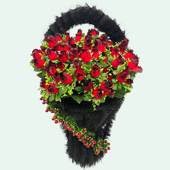 Корзина из искусственных цветов